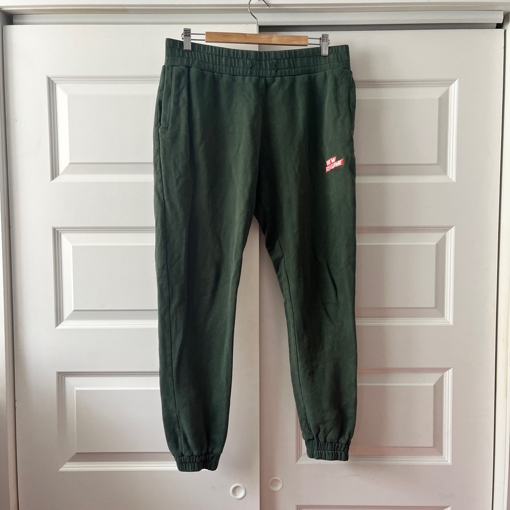 Atelier New Regime Classic Logo Sweatpants in Forest Green - Men’s L